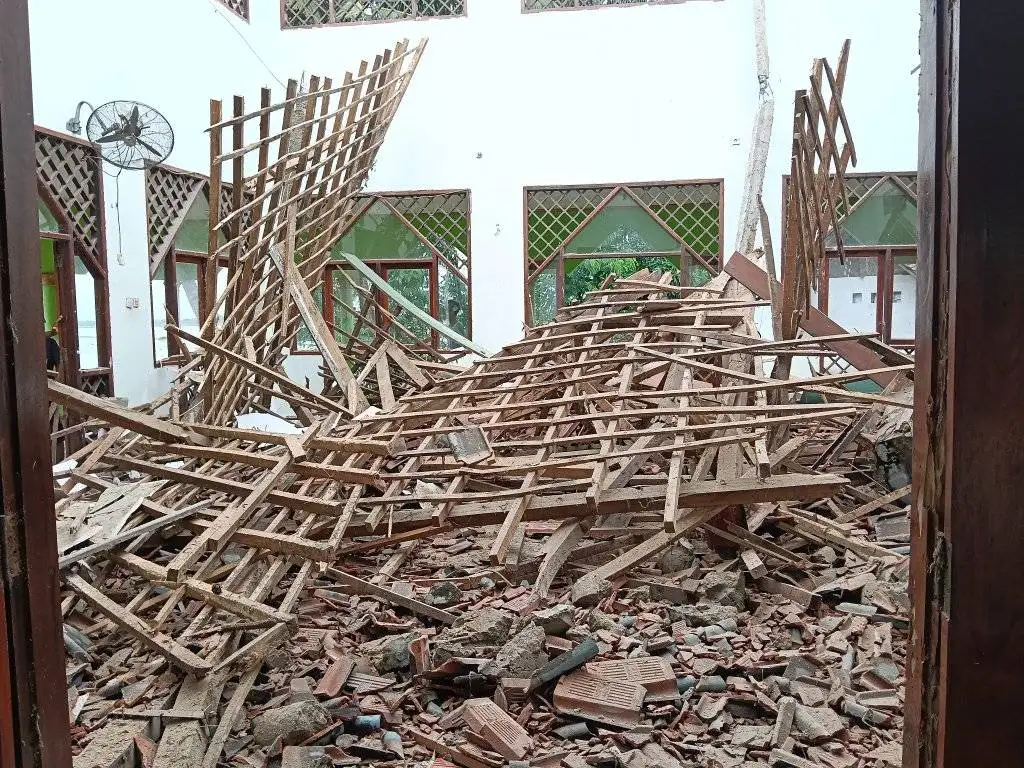 Tiang dan dinding retak