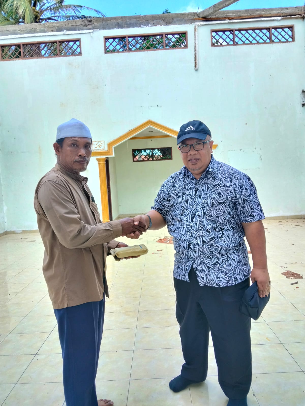 Penyerahan Sumbangan - Hamba Allah dari Singapore